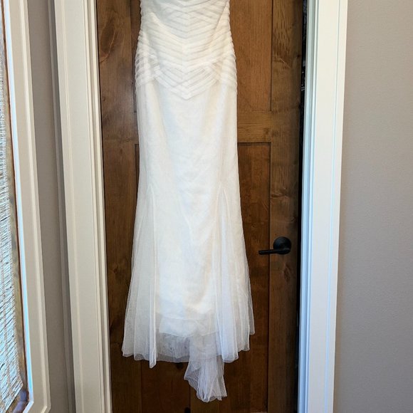 Vera Wang Wedding Dress Size 8 Altered to Size 2/4 - Picture 4 of 9